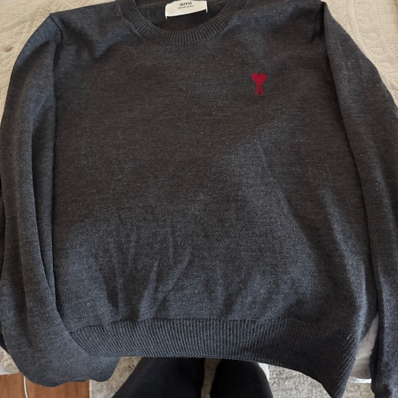 RED AMI DE COEUR CREW NECK SWEATER SIZE S